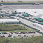 Activistas advierten que inmigrantes que fueron trasladados del “Alcatraz de los caimanes” están “desaparecidos”