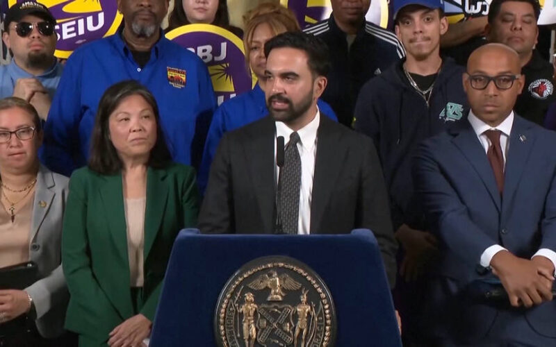 El alcalde de Nueva York firma una orden ejecutiva para proteger del calor extremo a los trabajadores que desempeñan tareas al aire libre