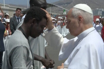 “La dignidad humana no tiene pasaporte”: el papa León XIV visita las islas Canarias para expresar su solidaridad con los migrantes