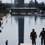 El revestimiento del estanque reflejante fue cortado con un cuchillo afilado o una navaja, según el Servicio de Parques Nacionales