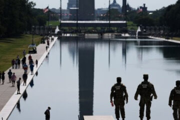 El revestimiento del estanque reflejante fue cortado con un cuchillo afilado o una navaja, según el Servicio de Parques Nacionales