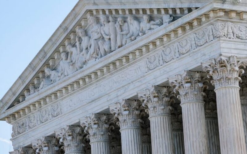 La Corte Suprema permite a Trump poner fin a las protecciones legales temporales para haitianos y sirios