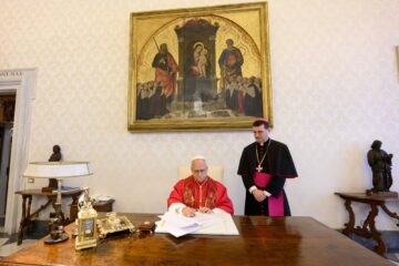 Papa urge desarmar la IA
