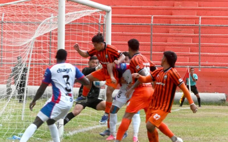 Fútbol salvadoreño: Águila y Firpo empatan en un deslucido encuentro
