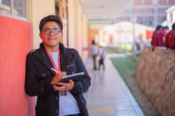 El docente que recuperó el quechua en las aulas
