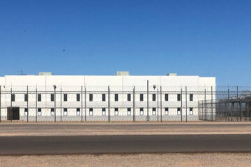 Reclusos de un centro de detención de Arizona denuncian violaciones contra los derechos humanos