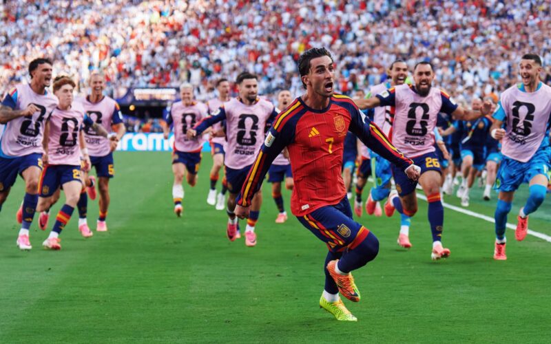 España alza la copa de campeón del Mundial 2026 al vencer a Argentina 1-0