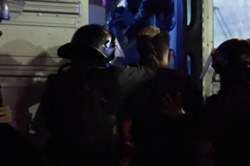 Venezolanos detenidos injustamente en la megacárcel de CECOT, en El Salvador, presentan una demanda contra dos aerolíneas de EE.UU.