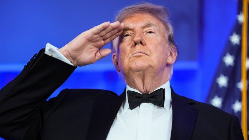 Trump regresa a la cena de corresponsales y pronuncia un discurso divagante y lleno de insultos tres meses después del tiroteo