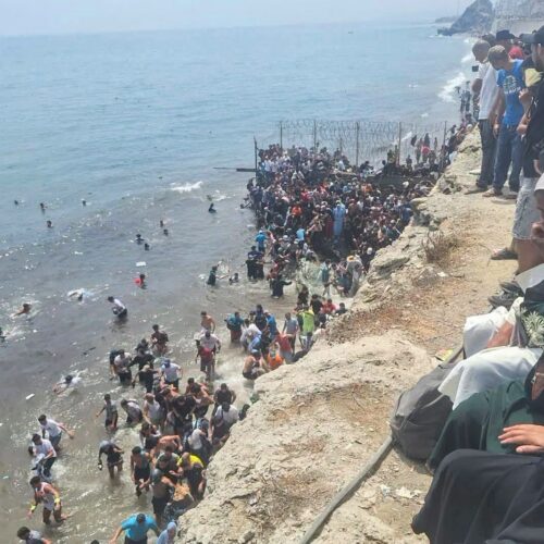 Dieciocho migrantes mueren ahogados al cruzar a nado desde Marruecos hacia el enclave español de Ceuta