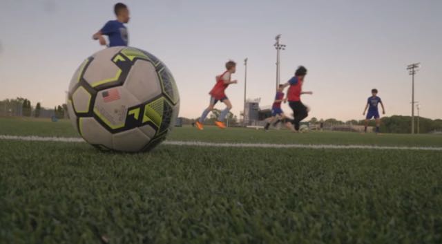 Cómo los profesores transformaron su amor por el fútbol en amor por la escuela