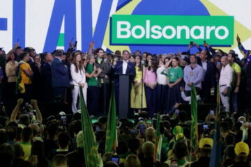 El hijo mayor de Jair Bolsonaro lanza su candidatura para enfrentar a Lula en las próximas elecciones presidenciales de Brasil
