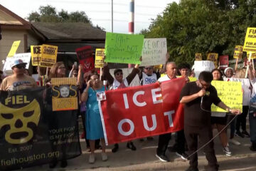 Manifestantes en Houston exigen justicia tras la muerte de Lorenzo Salgado Araujo a manos del Servicio de Inmigración de EE.UU.