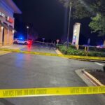 La policía mata a un hombre acusado de cargar un arma en una parada de autobús cerca de un centro comercial de Gaithersburg