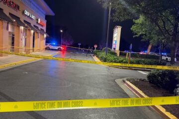 La policía mata a un hombre acusado de cargar un arma en una parada de autobús cerca de un centro comercial de Gaithersburg