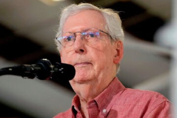 McConnell revela que una caída provocó su hospitalización y rompe semanas de silencio sobre su estado de salud
