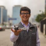 Becario presenta en Corea el primer sistema de IA para automatizar el monitoreo de obras en Perú