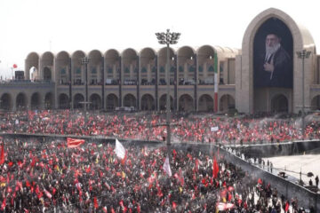 Millones de personas participan en las ceremonias fúnebres del líder supremo iraní asesinado en febrero en un ataque de EE.UU.