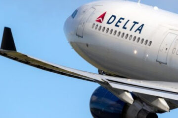 Vuelo de Delta alcanzado por fuego artificial mientras aterrizaba en Chicago el 4 de julio
