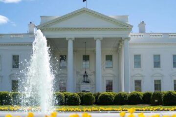 Un juez federal anula una política de Trump que suspendía el procesamiento de visas de inmigración de 75 países