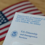 ¿Por qué el retraso en las solicitudes del USCIS se está haciendo aún mayor?