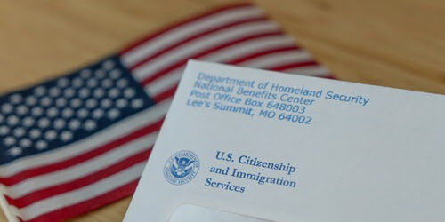 ¿Por qué el retraso en las solicitudes del USCIS se está haciendo aún mayor?