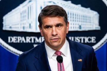 Nuevo México demanda al Departamento de Justicia y a Todd Blanche, alegando que obstaculizaron la investigación sobre Epstein