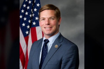 El FBI allana la casa del excongresista Eric Swalwell e incauta dispositivos electrónicos en medio de una investigación por agresión sexual