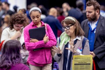 La pérdida de empleos en julio y las revisiones a la baja revelan un debilitamiento del mercado laboral estadounidense
