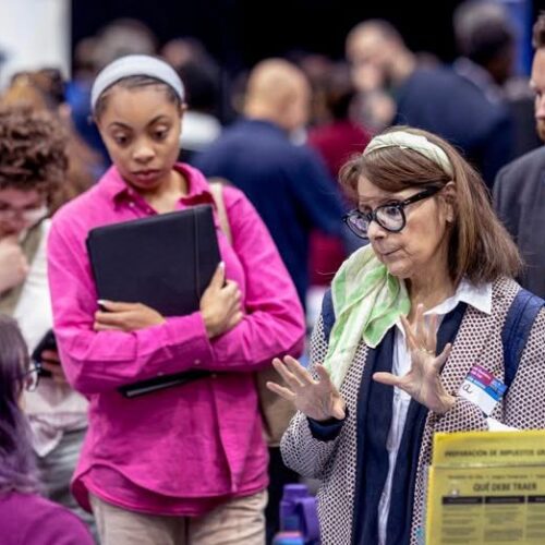 La pérdida de empleos en julio y las revisiones a la baja revelan un debilitamiento del mercado laboral estadounidense