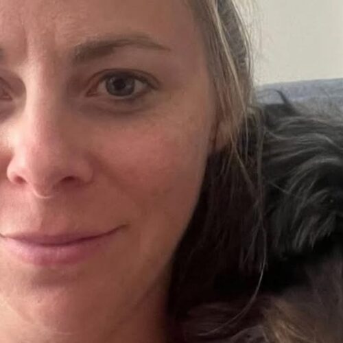 Un hombre de Colorado afirmó que su esposa se cortó la garganta ella misma