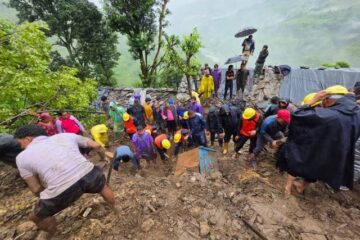 Cerca de 1.500 personas están desaparecidas tras unas inundaciones catastróficas que afectaron partes de Nepal y el Tíbet