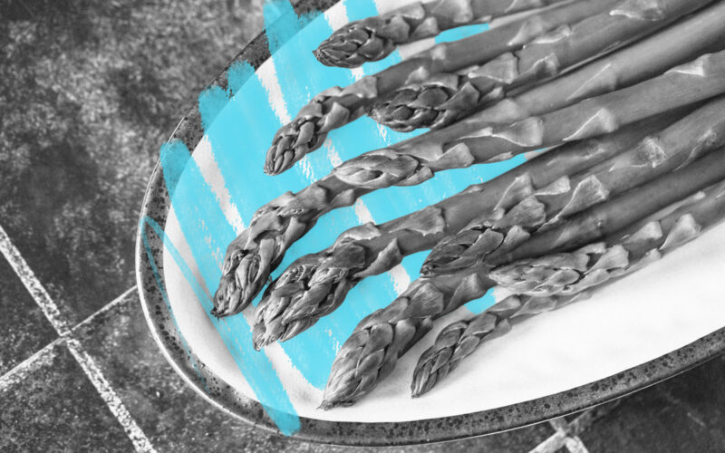 Las guías de etiqueta victorianas incluían instrucciones sobre cómo comer espárragos