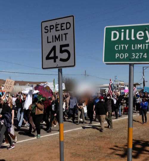 Legisladores de Texas piden al ICE que cierre el centro de detención en Dilley donde hay más de 100 menores recluidos