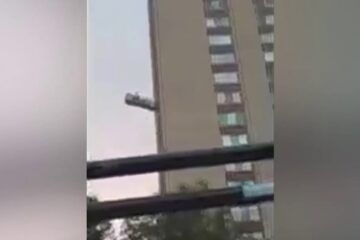 Trabajadores sacudidos violentamente contra un edificio en Maryland tras romperse una cuerda del andamio a nueve pisos de altura
