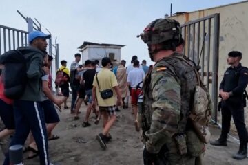 Miles de inmigrantes regresan a Marruecos desde el enclave español de Ceuta