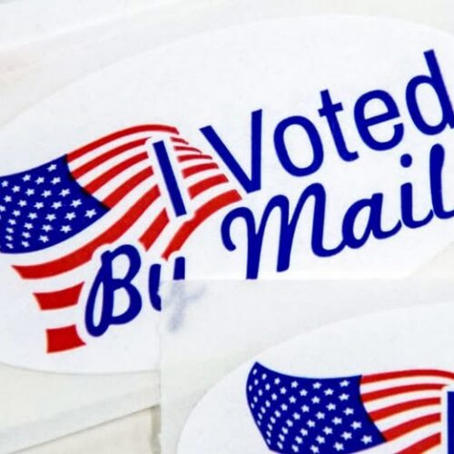 Un juez bloquea la normativa del Servicio Postal de Trump sobre el voto por correo