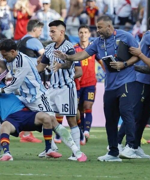 El argentino Leandro Paredes es sancionado por la FIFA con 10 partidos por el altercado tras la final del Mundial