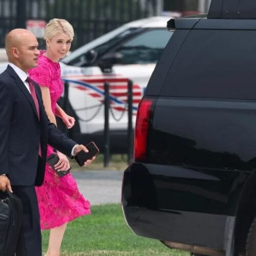 La entrega de 45.000 dólares por parte de Trump a altos asesores de la Casa Blanca suscita dudas éticas
