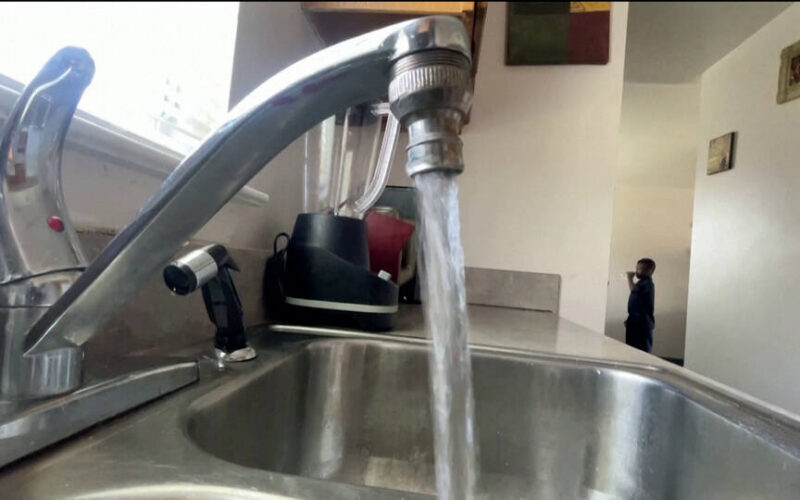 Un tribunal federal de apelaciones dictamina que la Constitución de EE.UU. no garantiza el derecho al agua potable