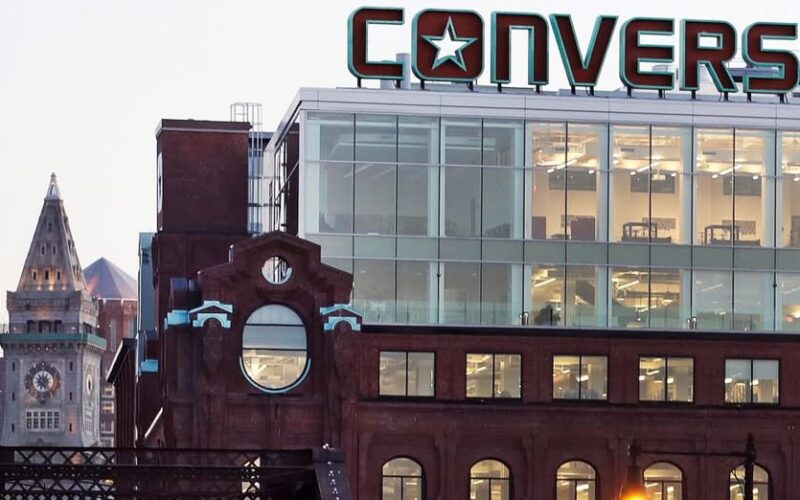 Converse retira un anuncio de zapatillas que, según los críticos, contenía imágenes racistas