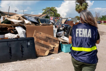Una jueza federal dictamina que el Gobierno de Trump infringió la ley al ordenar que se redujera a la mitad la plantilla de la Agencia Federal para el Manejo de Emergencias
