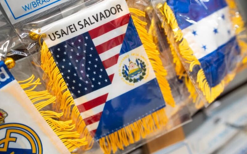 El limbo del TPS para los salvadoreños en EE. UU.: ¿Por qué el silencio de Trump y de Bukele?   