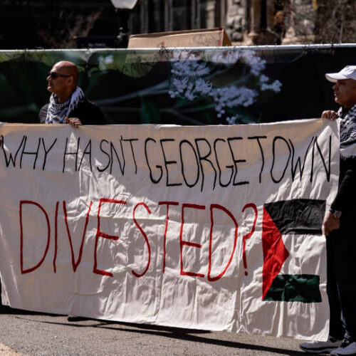 Con el respaldo de 33 demócratas, la Cámara Baja aprueba una medida para retirar financiamiento federal a las universidades que participen en boicots a Israel