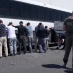 Más de 300 trabajadores surcoreanos demandan al Gobierno de Trump por su detención por ICE en una planta de Hyundai de Georgia