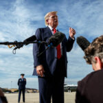 Las principales cadenas de televisión de EE.UU. suspenden la cobertura conjunta de la Casa Blanca después de que Trump expulsara a CNN