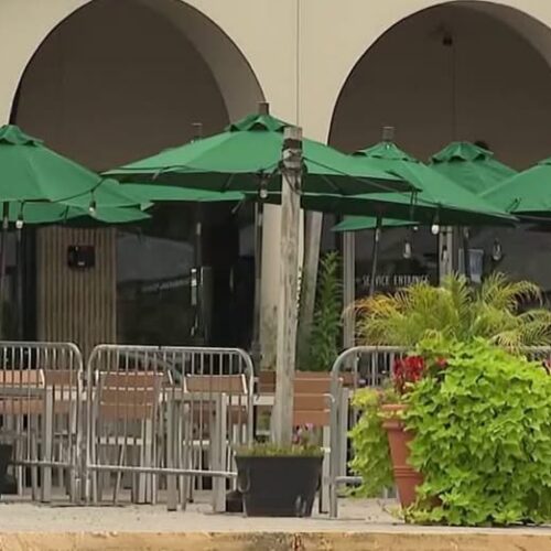 Hombre muere tras recibir disparos en un centro comercial de Rockville