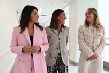 Cómo tres cirujanas latinas especializadas en cáncer de mama integran la cultura en la atención médica