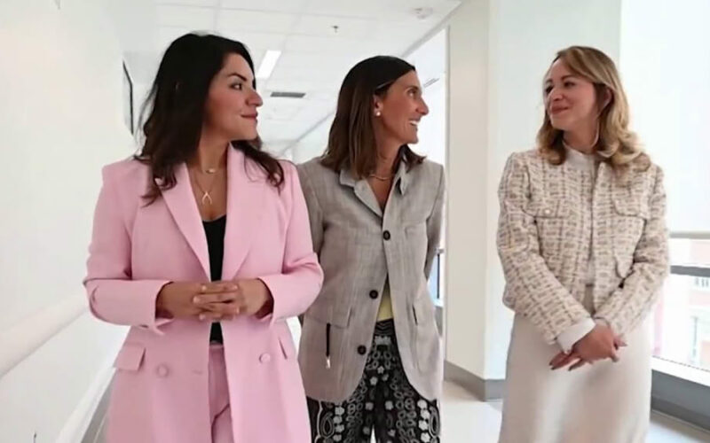 Cómo tres cirujanas latinas especializadas en cáncer de mama integran la cultura en la atención médica