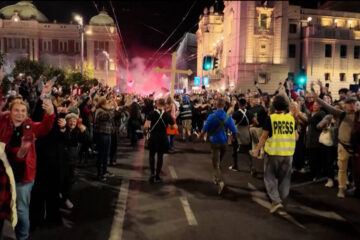 Unas 150.000 personas participan en Serbia en una protesta liderada por estudiantes en vísperas de las elecciones del domingo